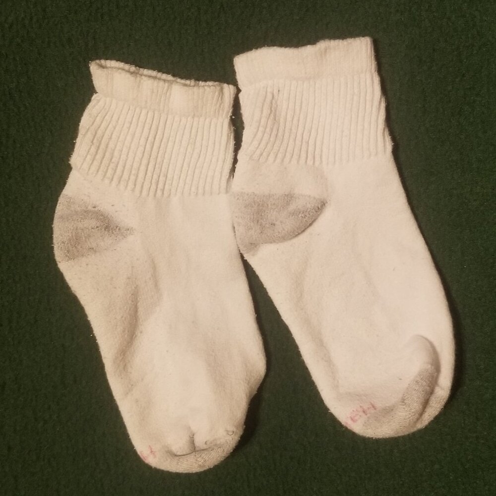 Six soft Hanes socks, size 5-9 - Picture 5 of 5